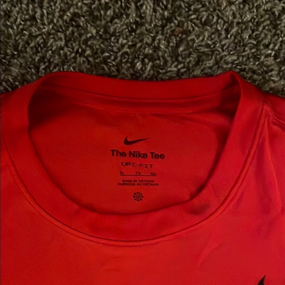 Nike Men's Dry Fit Bright Red Short Sleeve Tee - Picture 4 of 5
